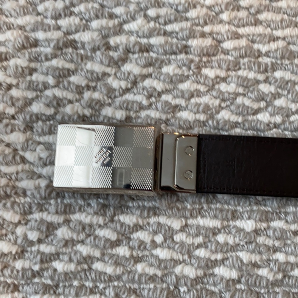 Men’s Louis Vuitton belt size 38. Black / brown reversible